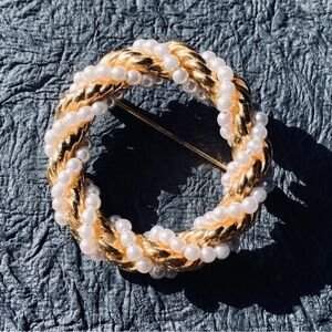 Vintage Gold Tone & Faux Pearl Circle Wrap Wreath Brooch Holiday Pin